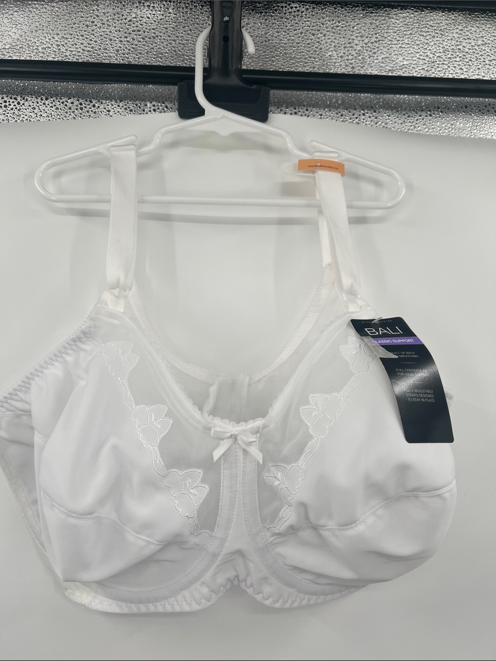 Size 40 DD  Bali bra   NWT
